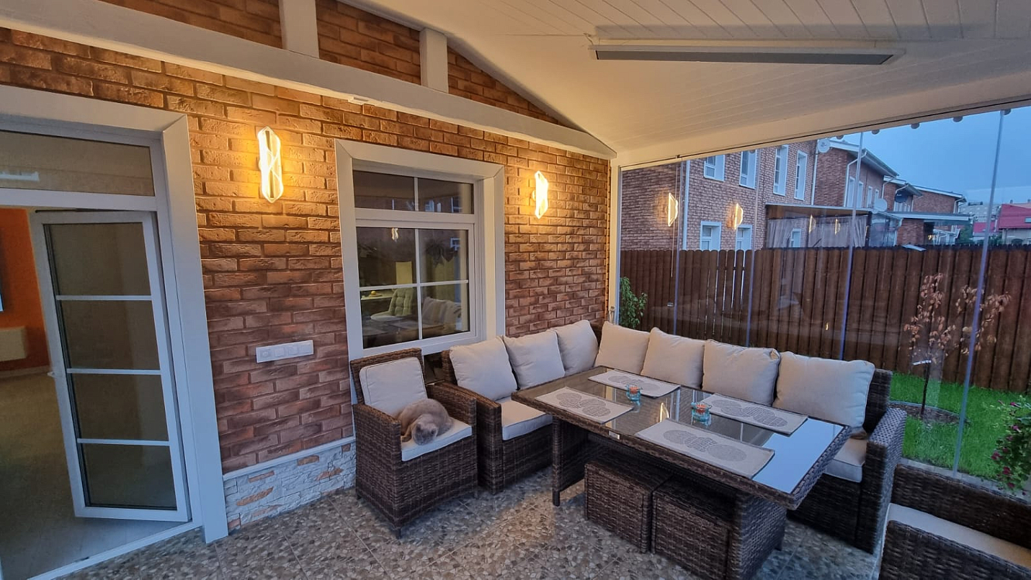 Royal Family ZORRO PLUS коричневый комплект плетеной мебели: уголок отдыха на светлой террасе